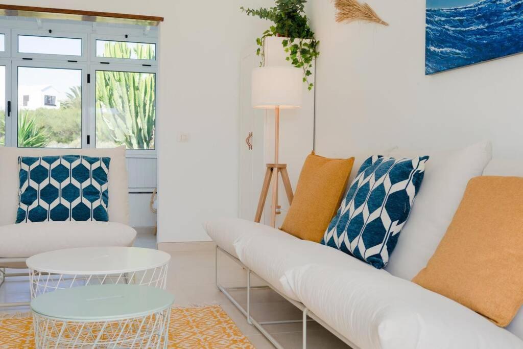 Luxurious Bungalow A2 In A Quiet Complex With Pool 100M From The Sea Charco del Palo Exteriör bild
