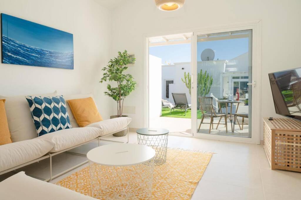 Luxurious Bungalow A2 In A Quiet Complex With Pool 100M From The Sea Charco del Palo Exteriör bild