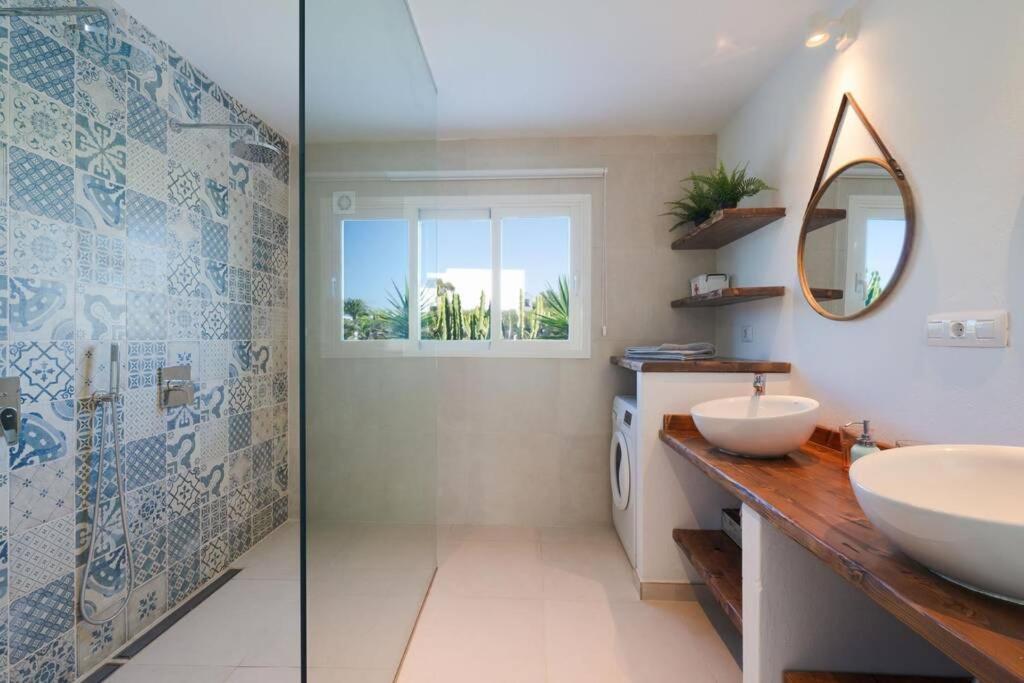 Luxurious Bungalow A2 In A Quiet Complex With Pool 100M From The Sea Charco del Palo Exteriör bild
