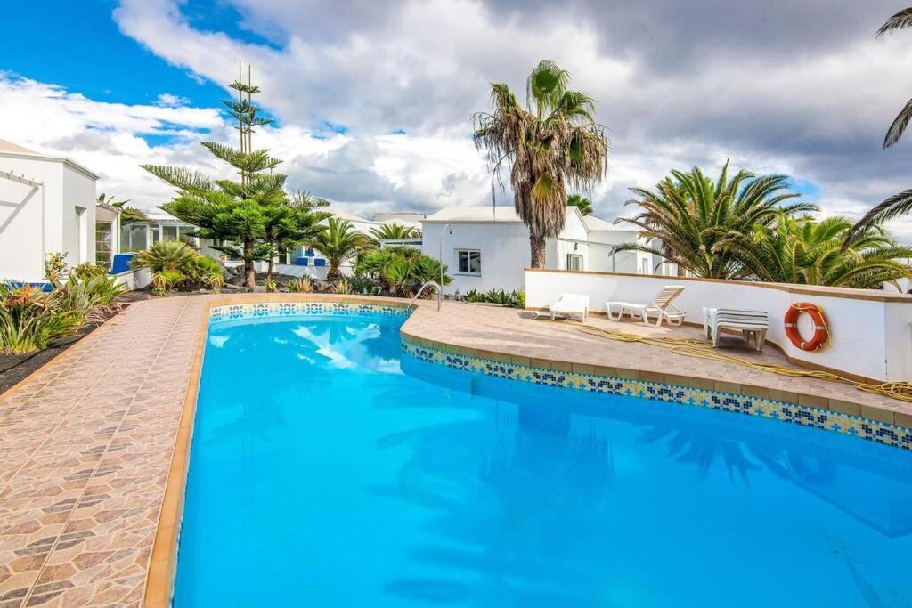 Luxurious Bungalow A2 In A Quiet Complex With Pool 100M From The Sea Charco del Palo Exteriör bild