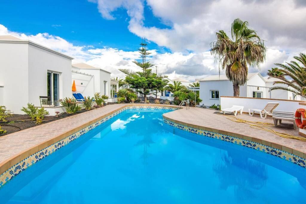 Luxurious Bungalow A2 In A Quiet Complex With Pool 100M From The Sea Charco del Palo Exteriör bild