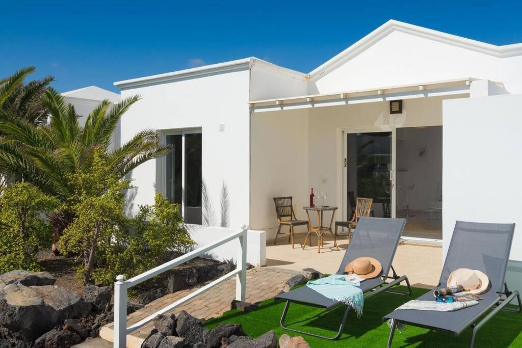 Luxurious Bungalow A2 In A Quiet Complex With Pool 100M From The Sea Charco del Palo Exteriör bild