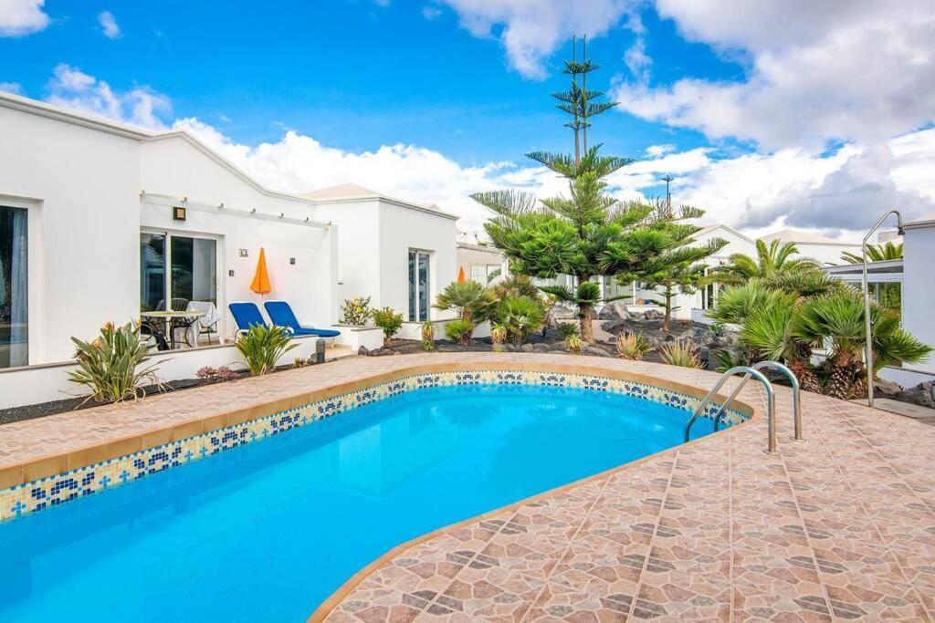 Luxurious Bungalow A2 In A Quiet Complex With Pool 100M From The Sea Charco del Palo Exteriör bild