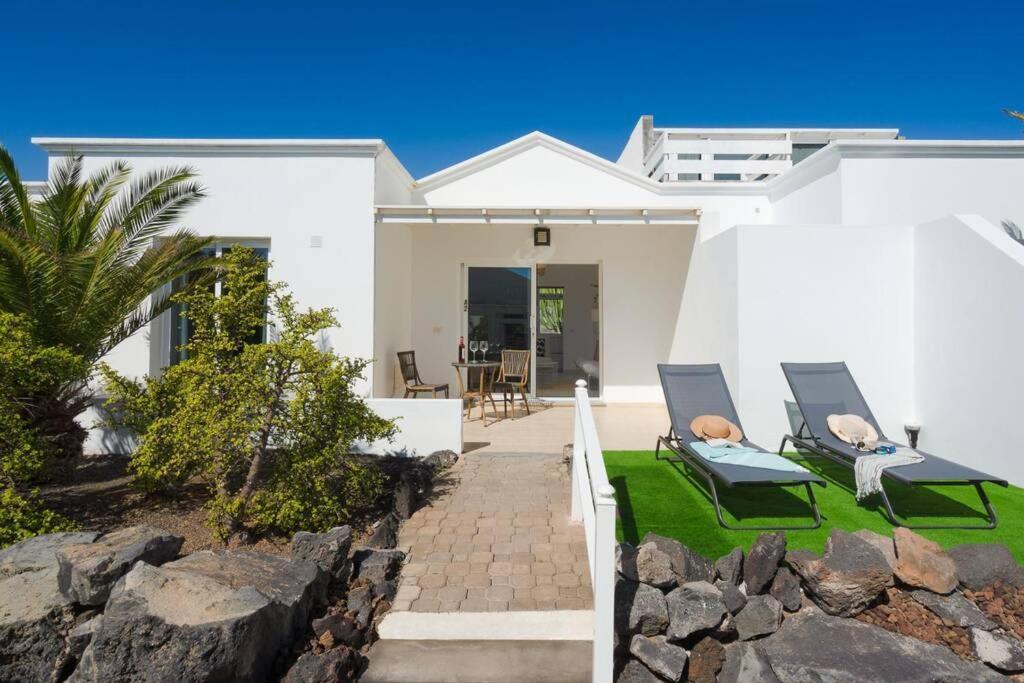 Luxurious Bungalow A2 In A Quiet Complex With Pool 100M From The Sea Charco del Palo Exteriör bild